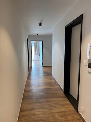 Dit ruim en stijlvol afgewerkt luxe appartement op de volledige derde verdieping van maar liefst 206 m² bevindt zich in een van de meest...