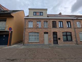 Stijlvol gerenoveerde woning met wellness in De Panne – ideaal als vaste woonst of opbrengsteigendomDeze instapklare woning op een toplocatie in De...