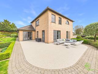 In het centraal gelegen Linkhout vinden we deze villa terug op een ruim perceel van 19a 39ca.Om de hoek vinden we het Schulensmeer met diverse...