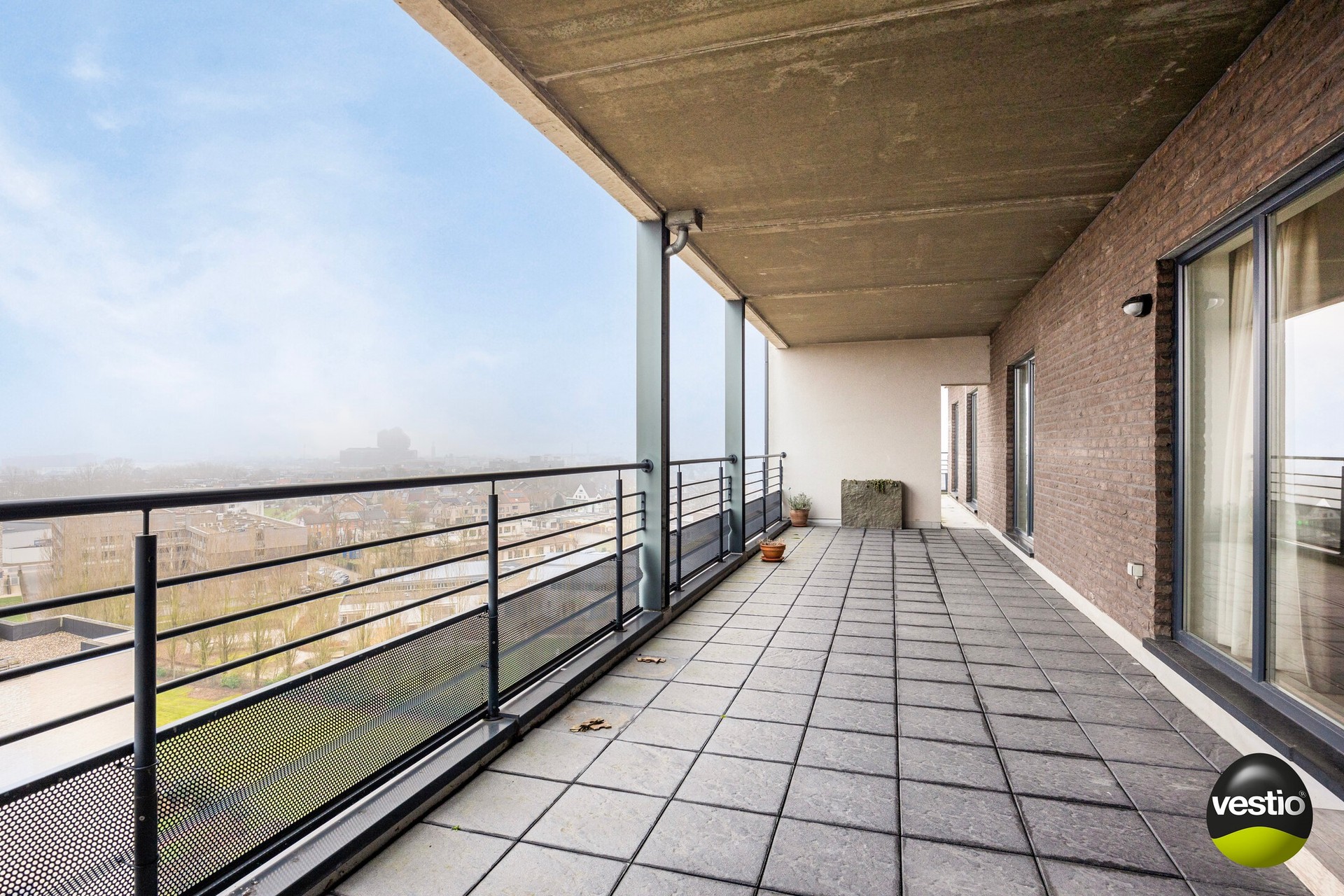 Riant appartement met panoramisch uitzicht, 2 slaapkamers en uitzonderlijk groot terras. - foto 2