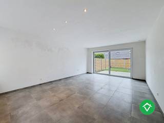 Deze woning is gelegen op een uiterst centrale ligging in het centrum van Roeselare, kortbij de Spil, de winkelstraat, de ring en nog veel meer!De...