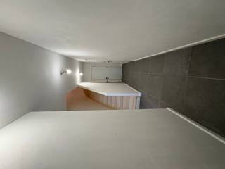 Prachtig ruime nieuwbouw met veel lichtinval.Indelinggarage met aansluitende berging, inkomhal, aparte wc, berging onder de trap, ruime leefruimte...