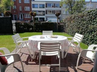 <p><span>GENT - Rijsenbergstraat 144: Op zoek naar een gelijkvloers </span><span>appartement met zonnige tuin </span><span>te huur in Gent?</span><span> Dan is dit pand mogelijks iets voor u.</span></p><p><span> </span></p><p><span>De belangrijkste troeven in een notendop:</span></p><ul><li><span>Zonnige voortuin</span></li><li><span>Gemeenschappelijke tuin en fietsenstalling</span></li><li><span>Centraal gelegen nabij centrum Gent</span></li><li><span>Vlotte bereikbaarheid met openbaar vervoer, fiets en wagen</span></li></ul><p><span> </span></p><p><span>Indeling:</span></p><p><span>Inkomhal, ruime leefruimte met half-open ingerichte keuken, zonnige voortuin, berging, slaapkamer, badkamer met bad en lavabo en toilet, terras. </span><span> </span></p><p><span> </span></p><p><span>Beschikbaar vanaf 01/08/2026. Domicilie verplicht. 1 Jarig huurcontract.</span></p><p><span>Huurprijs: € 850 + provisie € 85 (algemene delen en water). Enkel elektriciteit afzonderlijk af te rekenen.</span></p><p><span> </span></p><p><span>Neem contact op met ons kantoor voor een bezoek ter plaatse via onze website.</span></p><p><span> </span></p>
