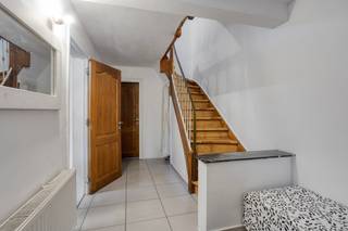 Immo DAVID propose : Bel-étage avec 4 chambres, idéal comme maison kangourouCette maison bel-étage clé en main à Sint-Agatha-Berchem s’ouvre sur un...