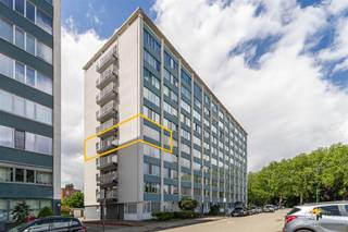 Wouter Haecklaan 2 (4th floor) - Deurne  To be renovated apartment (119 m²) with 3 bedrooms and terrace (5 m²) in Deurne.Here you live at the foot of...