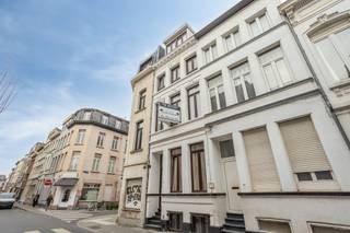Opbrengsteigendom op centrale ligging met 3 verhuurde wooneenhedenGelegen in de Lange Beeldekensstraat 55 te Antwerpen vindt u dit veelzijdige...