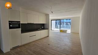 Dit nieuwbouwappartement op de 2<sup>de</sup> verdieping heeft 2 slaapkamers, een inkomhal, een badkamer, een grote leefruimte met veel lichtinval en een comfortabele open keuken. De leefruimte geeft toegang tot een terras van 15 m². Lift aanwezig<br /><br />De prijs gebaseerd op een luxe afgewerkt appartement. <br /><br />ACTIE = 5% korting op de staanplaats bij aankoop van 1 parking of 7,5% korting op de 2 staanplaatsen bij aankoop van 2 parkings.<br /><br />Wordt verkocht onder het btw-stelsel.<br /><br />Voor meer informatie kan u ons contacteren op het nummer 089/76.11.41.<br /><br />Bestuursmaatregelen in het maatregelenregister: nee.<br />Vergunning uitgereikt/Woongebied/Geen rechterlijke herstelmaatregel of bestuurlijke maatregel opgelegd/Geen voorkooprecht/Geen verkavelingsvergunning.
