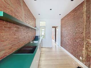 Appartement op wandelafstand van Te Boelaarpark in een kleinschalig gebouw met lift. <br />Een ruime leefruimte is voorzien aan straatkant met aansluitend de keuken voorzien van vuur, lavabo en koelkast met vriesvak. <br />De ruime slaapkamer (ca 22m²) is aangesloten met de badkamer voorzien van douche en toilet. Lavabo is voorzien in de slaapkamer zelf<br />Een tweede slaapkamer is voorzien aan de andere kant van het appartement (ca 12m²). <br />Maandelijkse kosten bedragen 140 euro (incl voorschot water& verwarming)<br />Beschikbaar vanaf 01 augustus