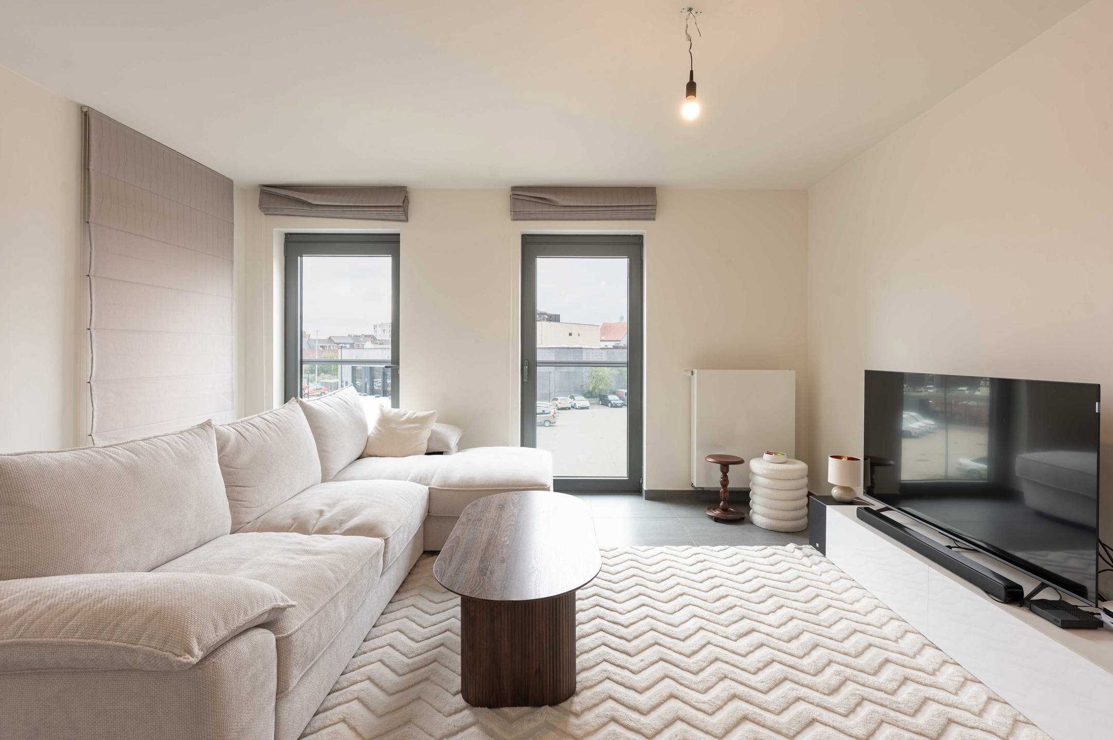 Modern 1-slaapkamerappartement nabij winkels - foto 1
