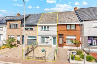 Welkom bij deze leuke rijwoning in de Baerdonckstraat. De woning is rustig gelegen, maar op korte afstand van het centrum van Wetteren, en geniet...