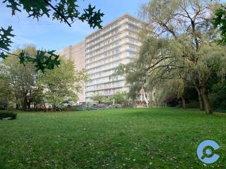 Volledig gerenoveerd appartement met centrale ligging, vlakbij Berchem Station, openbaar vervoer, autostrade, Ringfietspad, ...Het appartement...