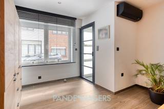 Deze woning in Duffel-West werd volledig gerenoveerd in 2021 en 2022 en is daardoor helemaal geschikt voor wie op zoek is naar een...