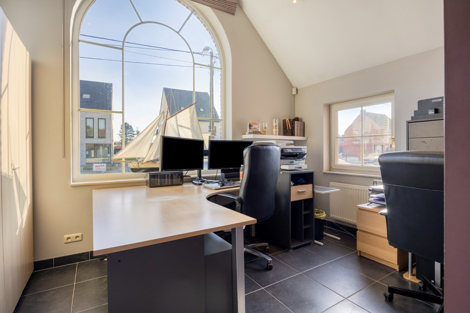 Verzorgde ruime en energetische woning met 4/5 slpks en praktisch bijgebouw ! - foto 4