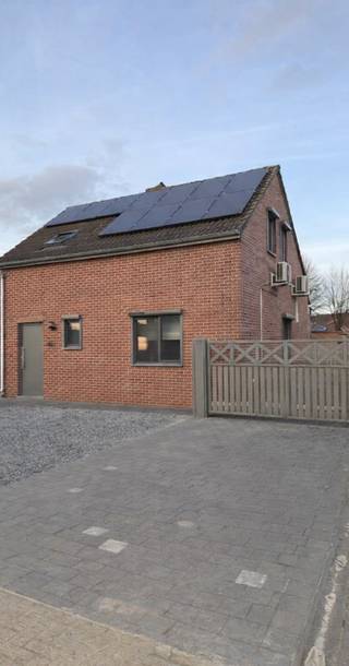 Bent u op zoek naar een instapklare woning op een toplocatie? Deze mooie gerenoveerde en energiezuinige gezinswoning gelegen in de Pastorijstraat...