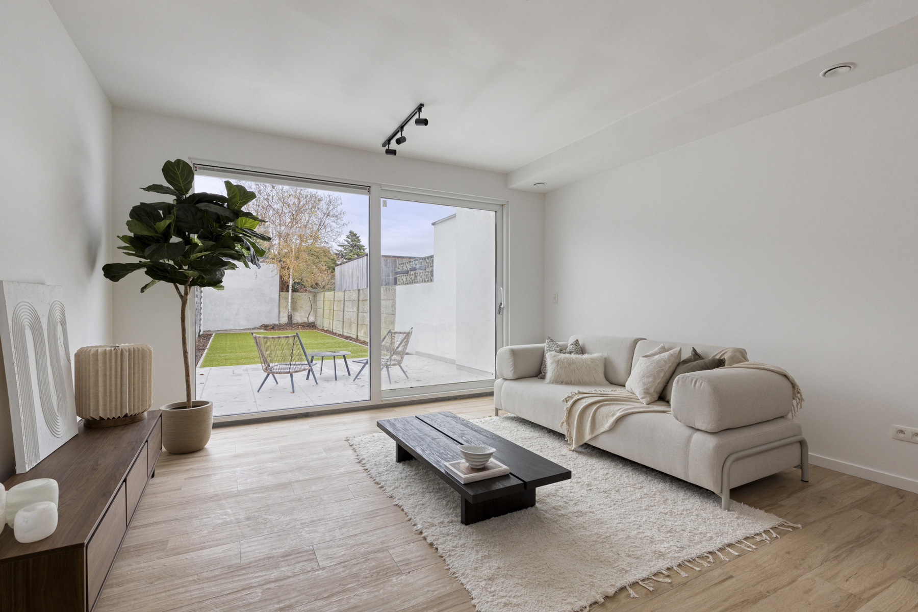 Energiezuinige vernieuwde woning met 4 slaapkamers. - foto 1