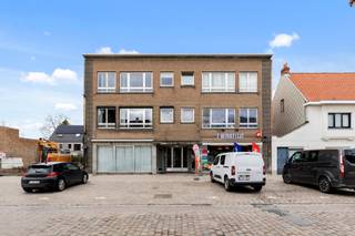 Ontdek dit instapklare appartement op een absolute topligging in Laarne, gelegen in het centrum met alles in de nabijheid aanwezig, op de...