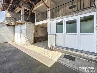 In het centrum van Ruddervoorde is deze te renoveren gezinswoning gelegen, op een perfecte ligging met winkels, diensten en openbaar vervoer...