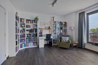 Ontdek deze instapklare, recente woning op een uitzonderlijk centrale locatie!Deze perfect onderhouden gezinswoning biedt maar liefst 4 ruime...