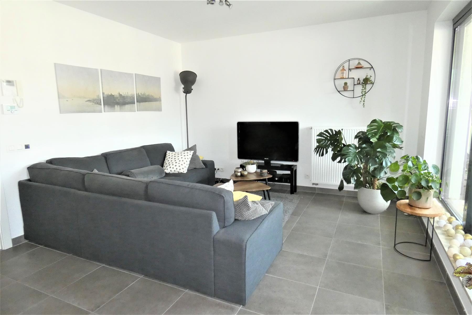 Recent 2 slaapkamer appartement met terras en staanplaats - foto 4