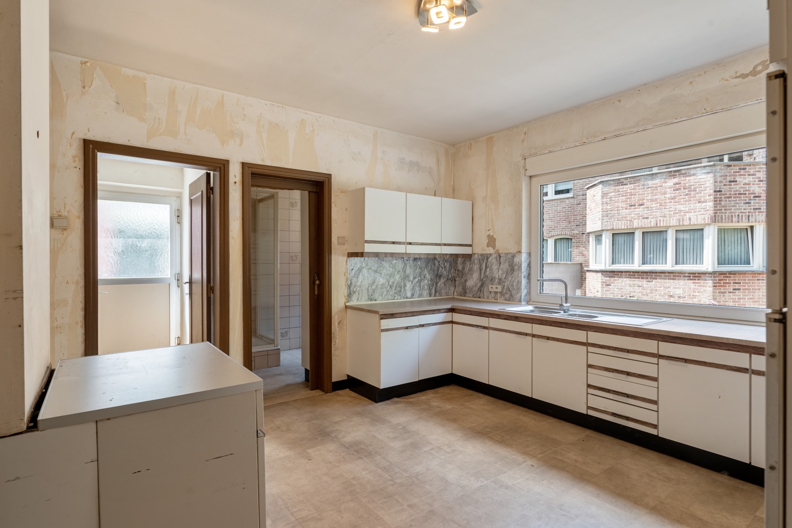 Op te frissen woning met 4 slaapkamers in Genk (Bret) - foto 5