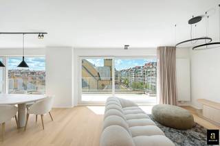 Penthouse lumineux, prêt à emménager, avec façade de 10 m à deux pas de la DumortierlaanCe penthouse entièrement rénové bénéficie d’un emplacement...