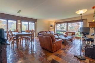 <p><span>Century 21 ImmoNero offers: Excellently located Private practice villa of Kangaroo property of 374m2 on a plot of 1450m2, ideal for the liberal profession (doctor, dentist, accountant, law firm...) within walking distance of the center, schools and public transport and comprising: MAIN HOUSE (Total 263m2) - 5 bedrooms, open plan living /dining room, main kitchen and 2 kitchenettes, office, 1 bathroom, 2 shower rooms, 4 toilets, double garage. OFFICE (Total 102m2): bedroom/ boardroom, living/ open plan office, kitchen, storerooms, shower room and toilet.</span></p>