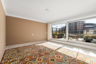 Centraal gelegen woonappartement (119 m2) met een schitterend RUIM zongericht terras . Geniet van een superruime woonkamer met een open...