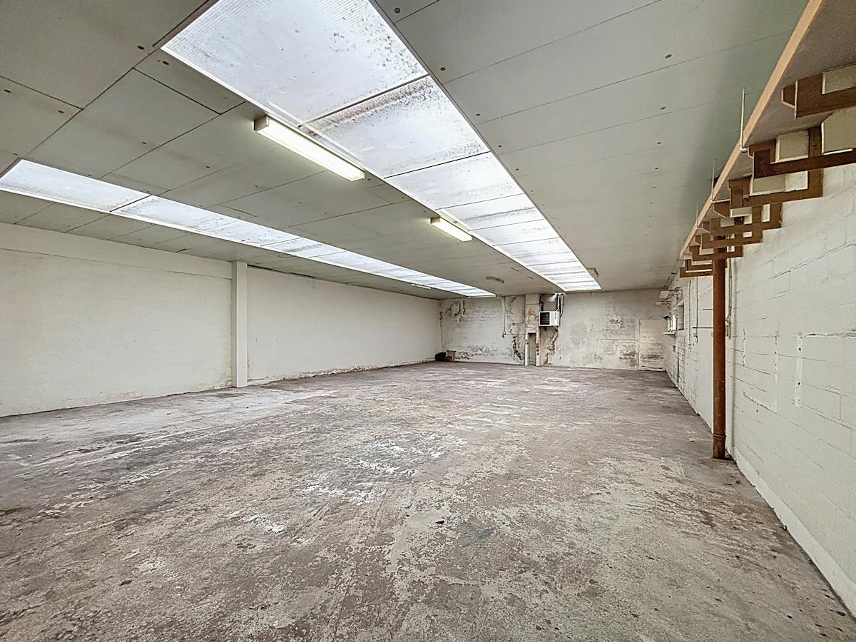 À louer : Entrepôt/Entrepôt pratique/Entrepôt de 175 m² - photo 4