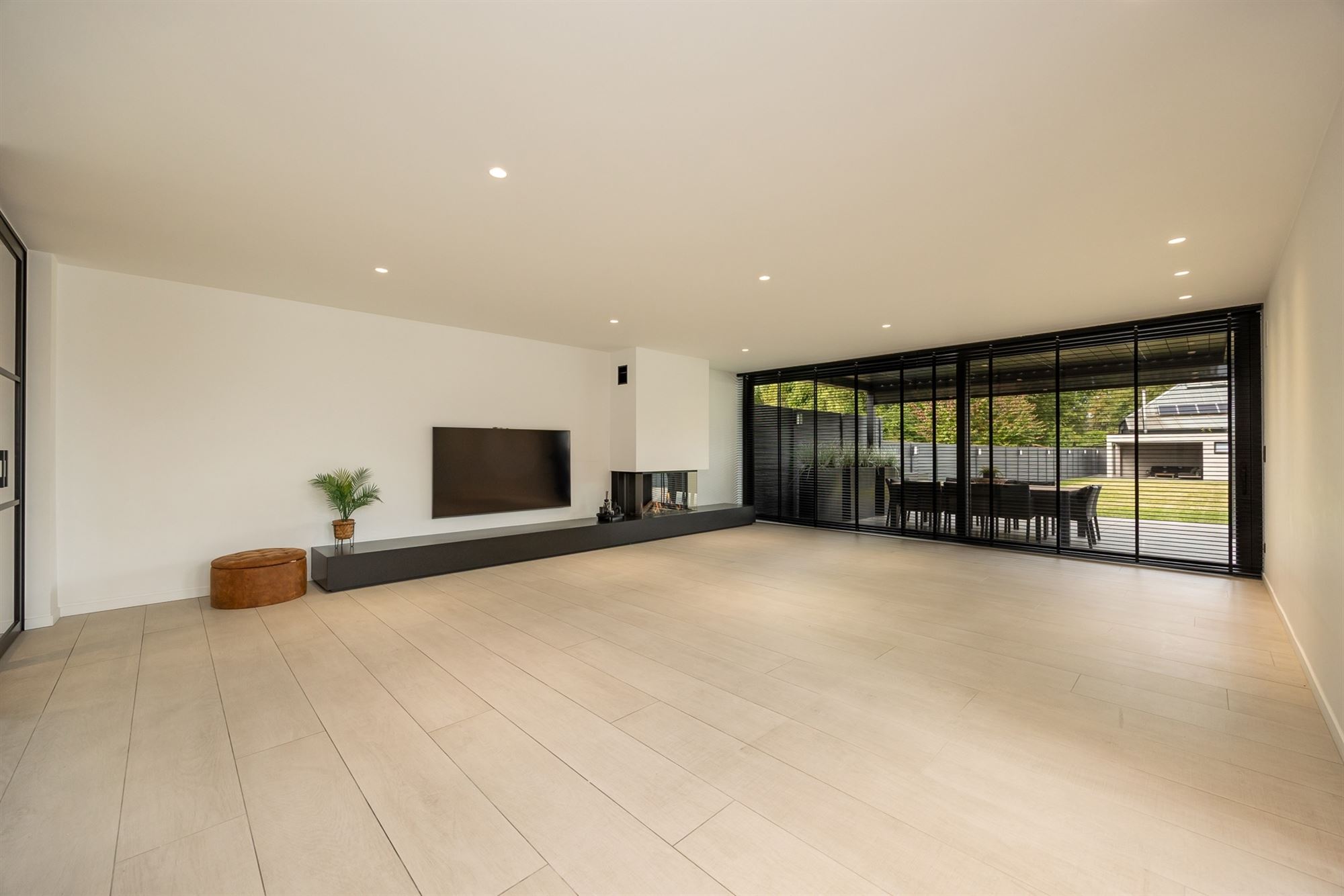 Luxueus afgewerkte halfopen woning met 4 kamers en aangelegde tuin - foto 5