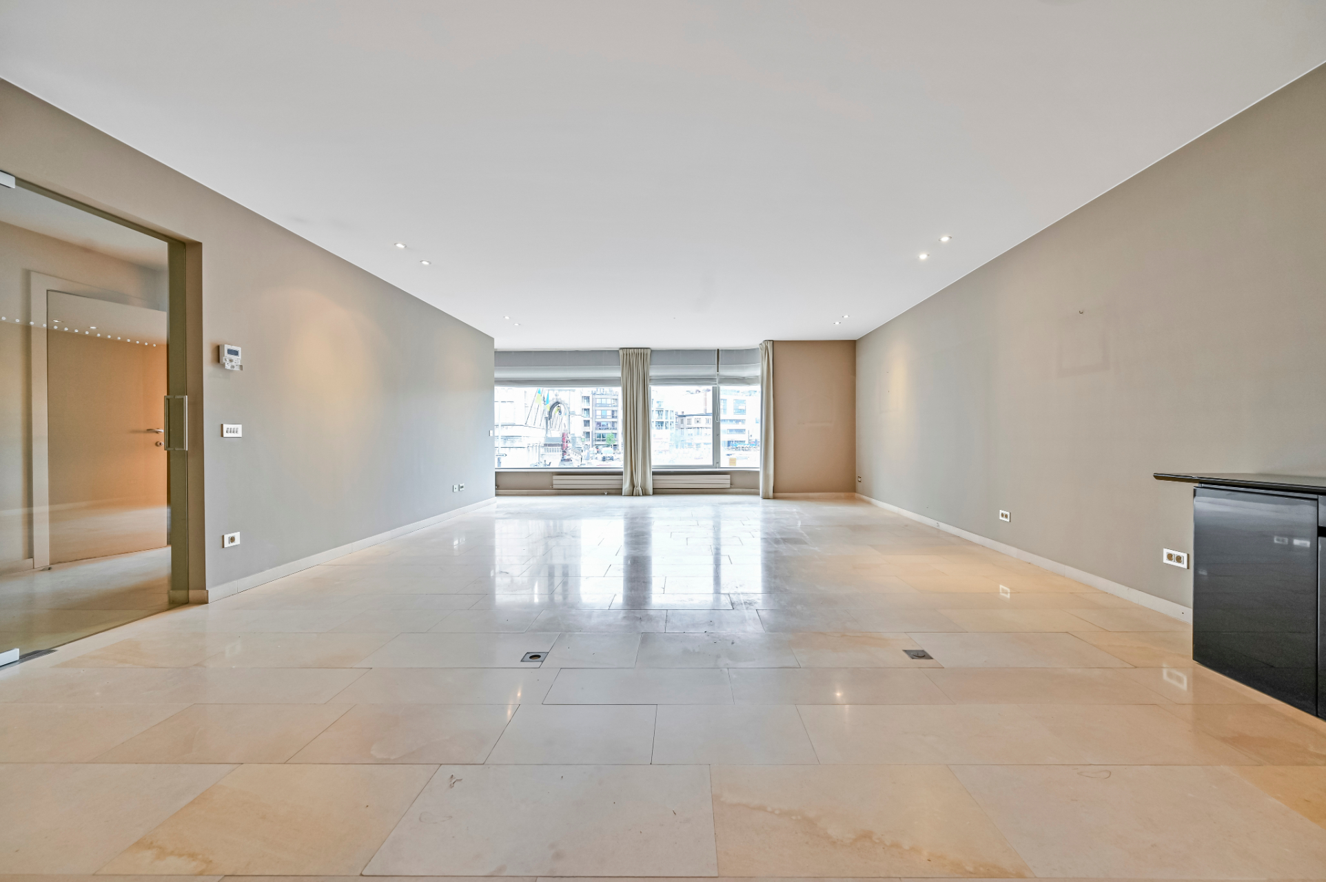 Zeer ruim appartement met groot terras op de Grote Markt! - foto 3