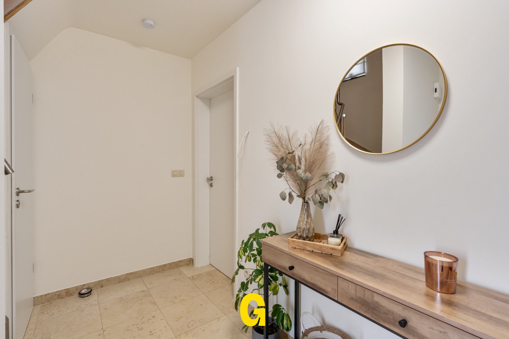 Knappe grondig gerenoveerde woning met drie slaapkamers, inpandige garage en tuin op 4a48ca, EPC label A. - foto 4