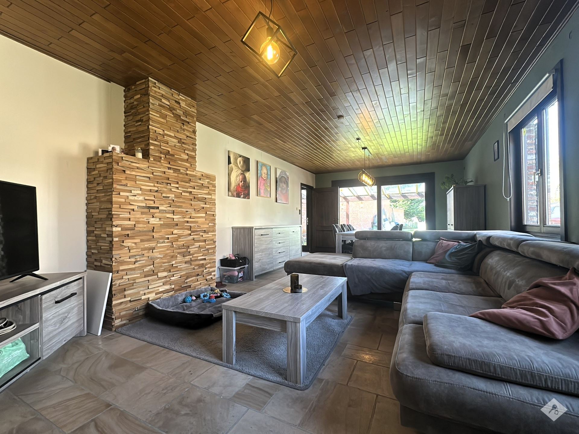 Gezinswoning met 5 slaapkamers op ruim perceel - foto 3