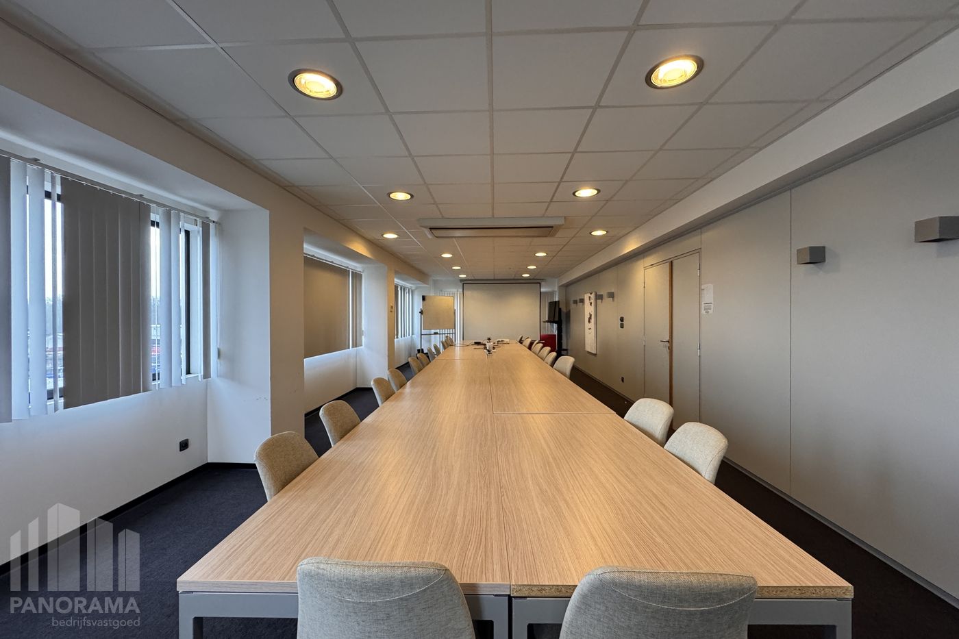 Gemeubelde kantoorruimte van 450 m² nabij de E40 te huur in Oostkamp - foto 5