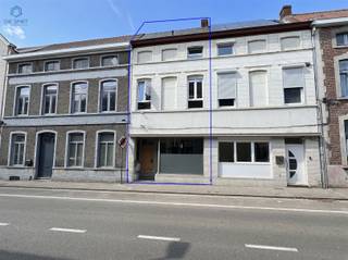 TE KOOP IN RONSE GIGANTISCHE WONING MET ENORM VEEL POTENTIEEL!Bent u op zoek naar een uitzonderlijk ruime woning die u volledig naar eigen smaak kan...