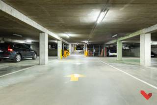 Ontdek deze uitzonderlijke ondergrondse parkeerplaats op een toplocatie in het bruisende centrum van Leuven. Gelegen aan de Tiensestraat/ Alfons Smetsplein, biedt deze parkeerplaats een ideale investering voor zowel persoonlijk gebruik als verhuur.<br /><br />Voordelen:<br /><br />Topligging: In het hart van Leuven, dichtbij belangrijke bezienswaardigheden, winkels, en horeca.<br />Investering: Hoge vraag naar parkeerplaatsen in deze populaire buurt, waardoor dit een slimme investering is met potentieel voor aantrekkelijke huuropbrengsten.<br /><br />Mis deze unieke kans niet om te investeren in een waardevolle parkeerplaats in één van de meest gewilde locaties van Leuven!<br /><br />Contacteer BVM Vastgoed op 016 23 21 45 of via info@bvm-vastgoed.be