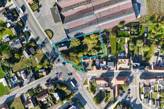 Bouwgrond met bestaande te renoveren woning gelegen op een uitstekende locatie nabij het centrum van Ardooie, op slechts 10 minuten van stad...