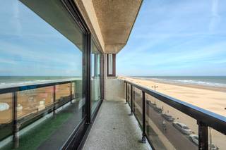 Appartement lumineux avec 2 chambres et terrasses avant et arrière à vendre au Zeedijk 261b à Middelkerke ! Cet appartement, situé au quatrième...