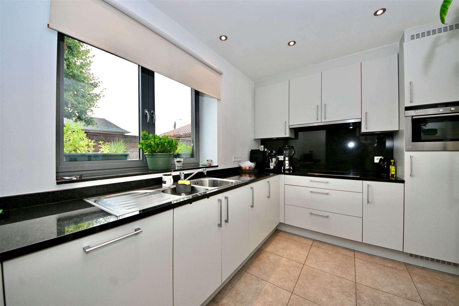 Woning met 4 slaapkamers en garage. - foto 5