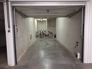  * Gesloten, ruime garagebox te koop op een centrale locatie (op 5 min. wandelen van het strand); * Gelegen op verdieping -2 van residentie Symfonie;...