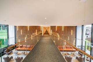 Ideaal gelegen in het centrum van La Hulpe, in de serviceflatresidentie Le Cénacle, biedt dit éénslaapkamerappartement een comfortabele,...