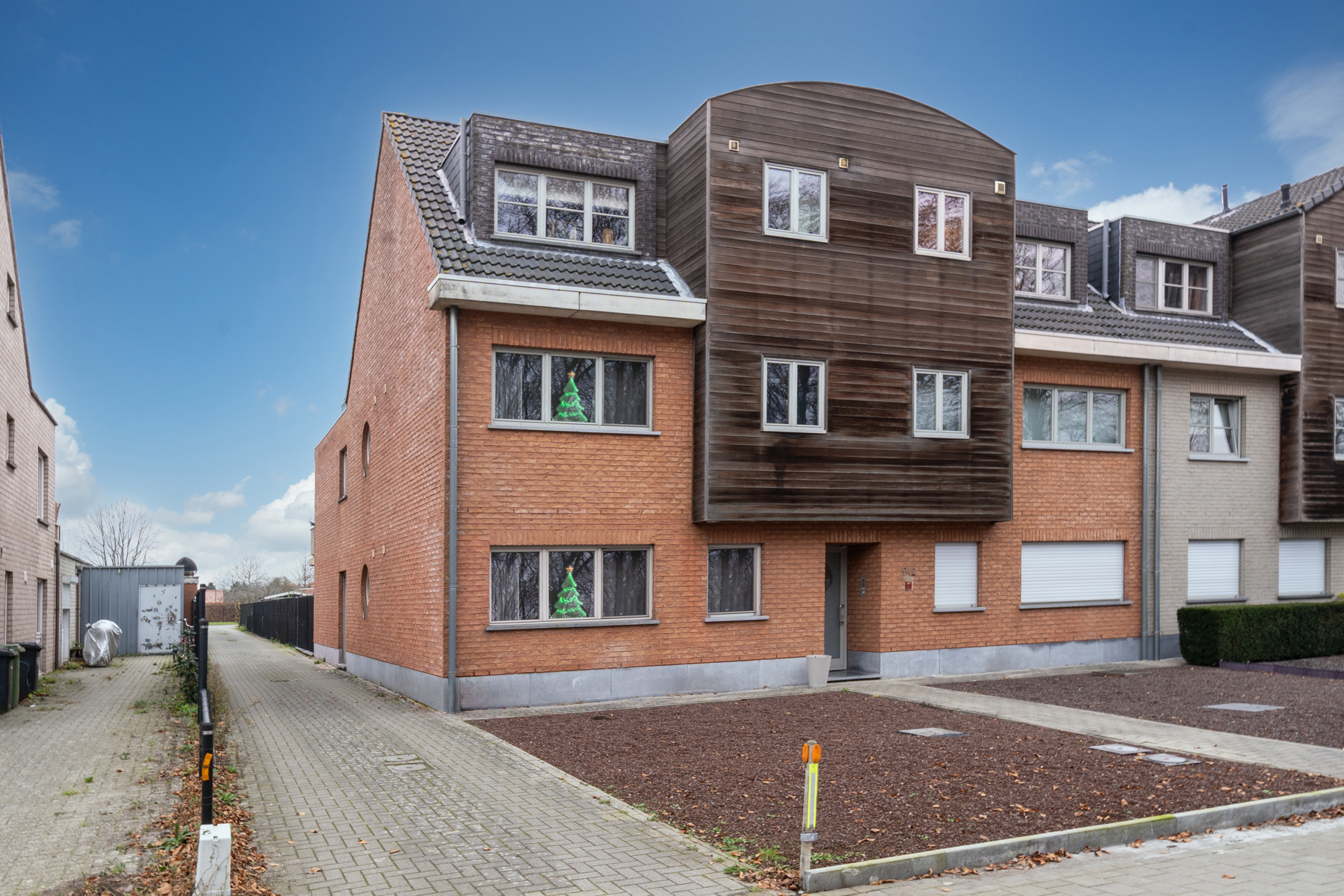 GELIJKVLOERS APPARTEMENT MET 2 SLPKS EN RUIME TUIN - foto 2