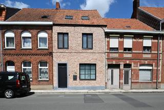 Op zoek naar een instapklare, lichtrijke woning met moderne voorzieningen? Deze volledig vernieuwde huurwoning combineert comfort en stijl in...