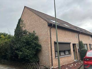 ONDER OPTIEDriegevelwoning te huur met 3 slaapkamers, tuin en garage te KesterDe indeling van de woning:- inkomhal met apart toilet en trap- ruime...
