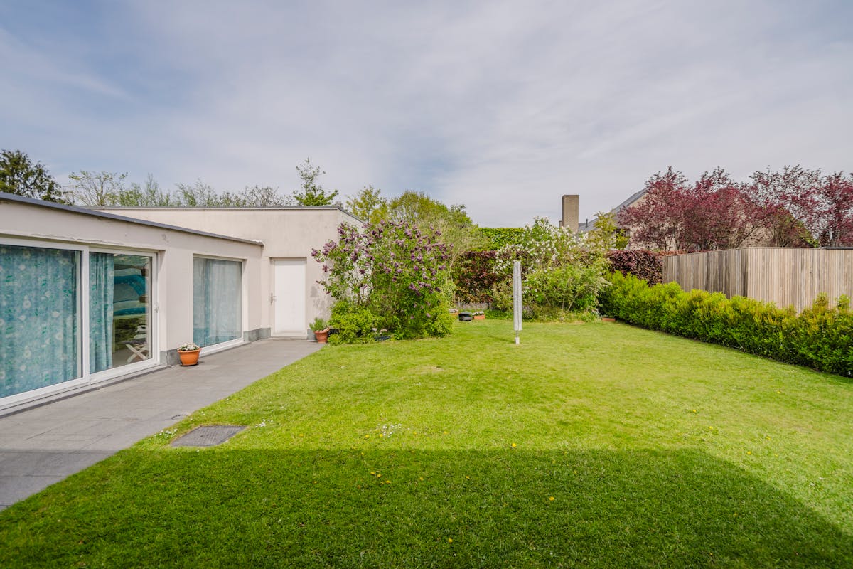 Gelijkvloerse villa met atelier/grote garage nabij het Preshoekbos - foto 1