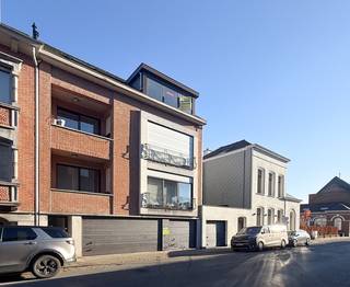 Dit aangename dakappartement is ideaal gelegen in het centrum van Beveren, op wandelafstand van winkels, openbaar vervoer, horeca en...