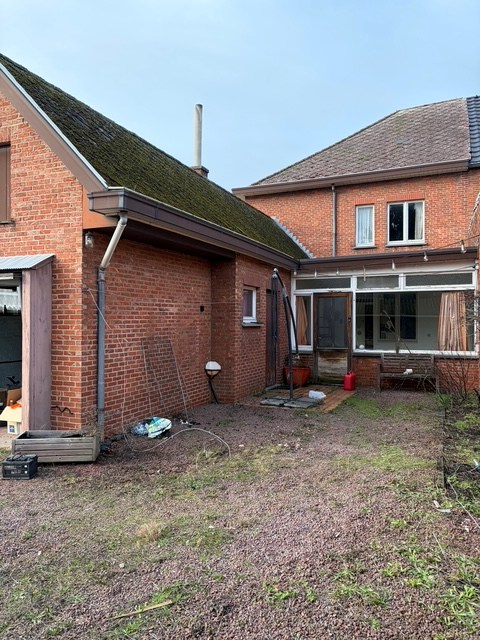 Te renoveren woning op een perceel van 8 are - foto 3