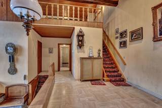 Voor meer info of een bezoek, bel 054 69 39 36 - Op een gunstige ligging in Denderwindeke bevindt zich deze te renoveren gelijkvloerse...