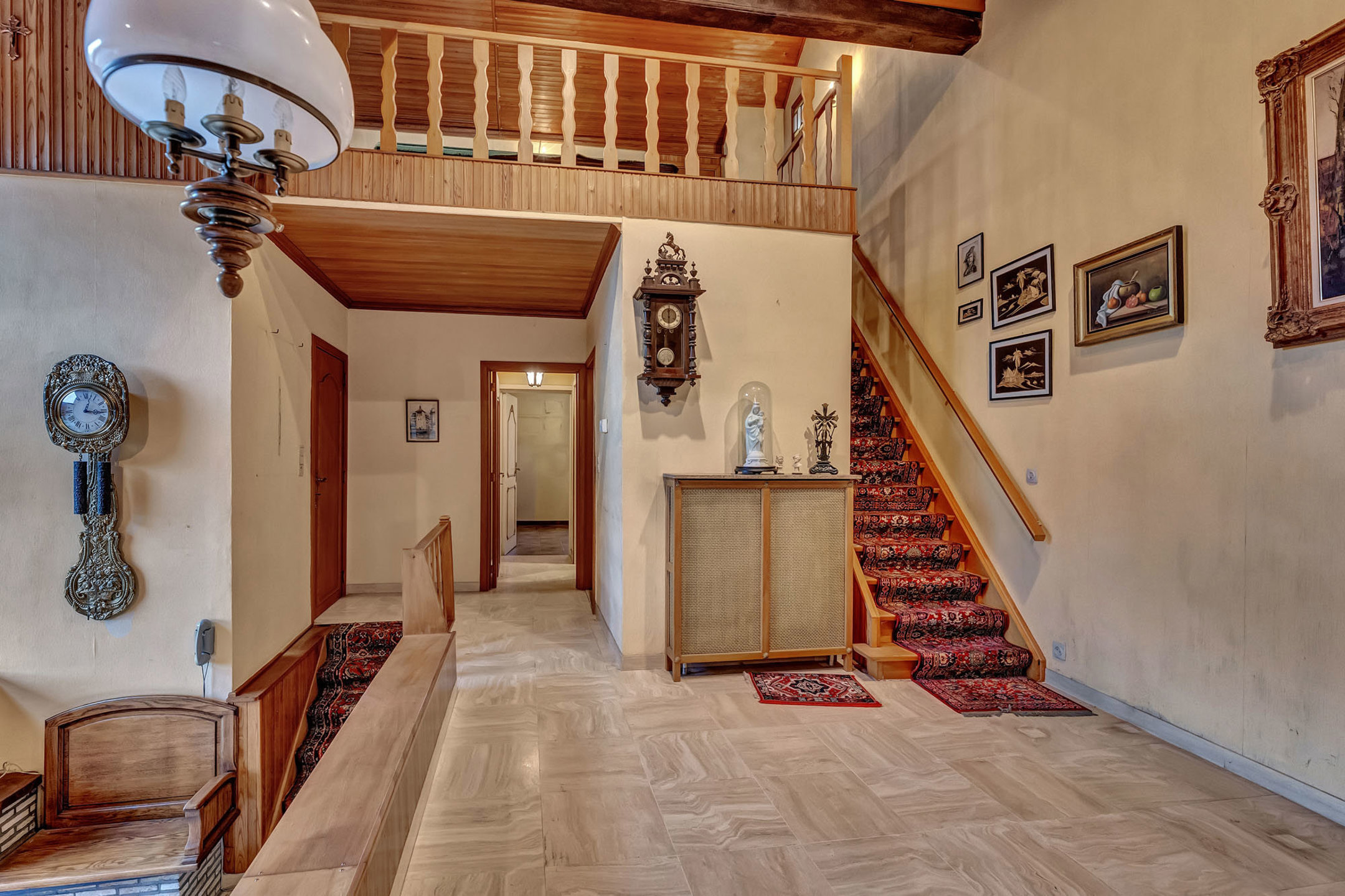 Te renoveren HOB met ruime garages en tuin - foto 3