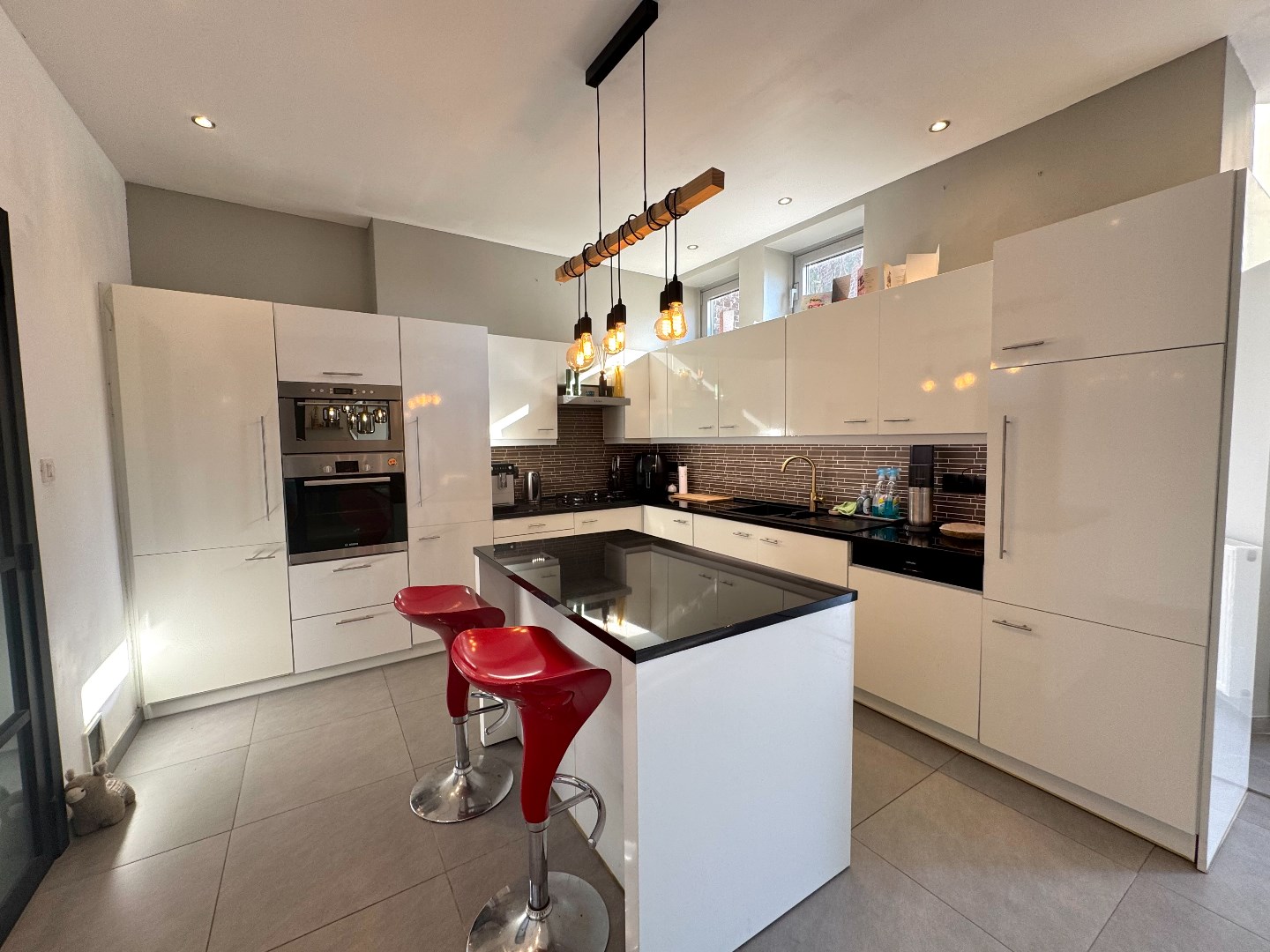 RUIME CENTRAAL GELEGEN WONING MET 4 SLPKS, GARAGE EN TUIN - foto 5