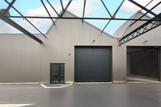 In de nieuwe ontwikkeling “De Weverij” te Kalken bieden wij een modern magazijn aan met een vrije hoogte van ca. 4,30 m en een inrijhoogte van...